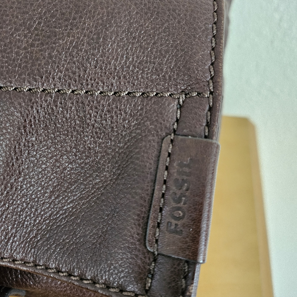 🛑SOLD🛑tg Fossil Unisex Brown Leather Messenger Bag Laptop Crossbody Work Bag. - Picture 6 of 14